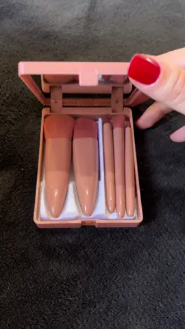 Kit de pincéis com espelho e estojinho! Ideal para carregar na bolsa 👜 e usar no dia a dia #pinceis #make #maquiagem #estojodemaquiagem #viraltiktok 