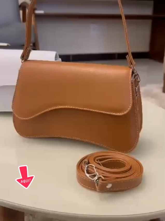 ✨ A bolsa queridinha das fashionistas! 💖 Essa Bolsa Feminina Baguete Transversal combina estilo, praticidade e muito charme 😍 Perfeita para qualquer look, do casual ao elegante! 👜✨ Aproveite e garanta a sua antes que acabe! 🚀🔥 #BolsaBaguete #Estilo #TikTokMadeMeBuyIt 