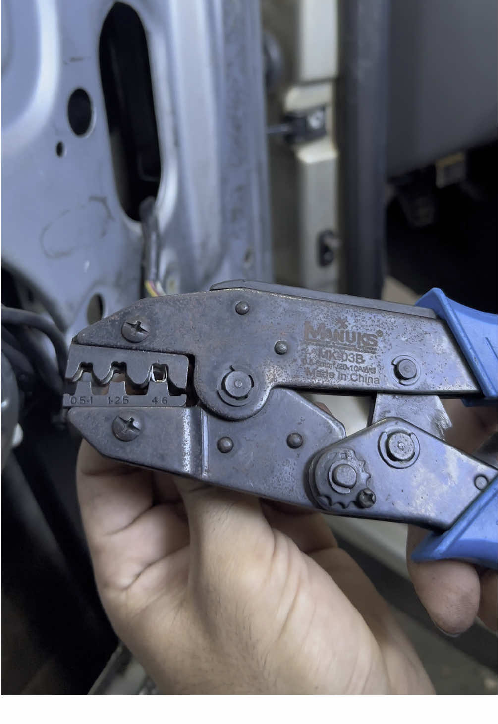 O padrão de qualidade é com ele 😎😉👌🏻 #alicate #ferramentas #servicos #eletrica #terminal #fios 