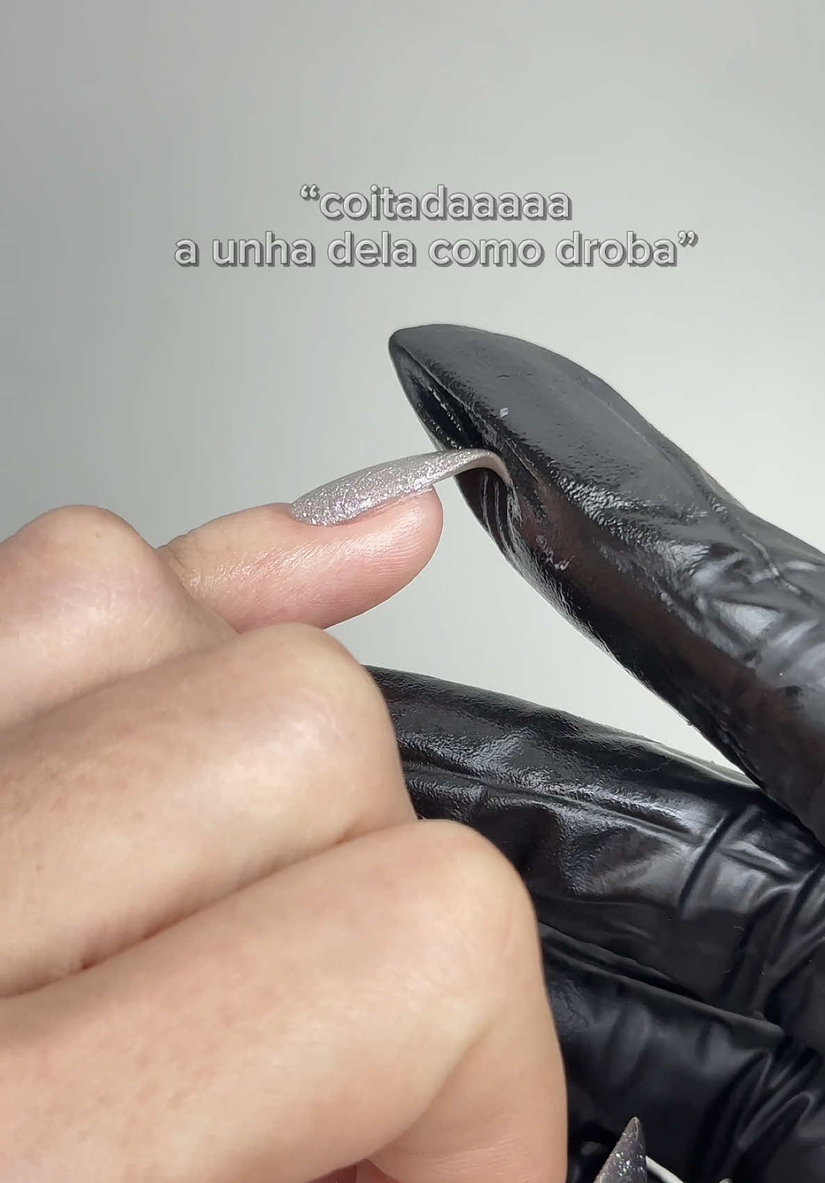 drobou” não dobra mais 🤏🏻 atente-se a isso, se moles demais ok usar 3x na semana. Mas se estão com a resistência ok não use com frequência pois pode ressecar ok? _______________ Endurecedor: 7T81HH-Z9CG cole no buscador do mercado livre #MercadoLivre #DataDupla #unhafraca #unhasbemcuidadas  @Mercado Livre 