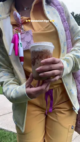 Happy friyay! ☀️ @wearfigs  #fyp#medicalassistantlife#healthcare#peds#wearfigs#figsscrubs#outfitoftheday 