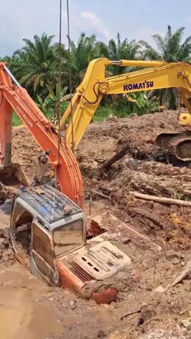 Excavator Close Calls You Need To See! #excavator #construction #work #diesel #trending 