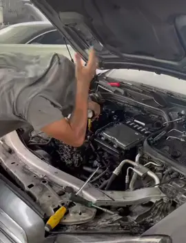 Well thats not a real proper way to test the injectors 😂🤦‍♂️ #funny #fail #epicfail #mechanicfail #shoplife #autorepair #gonewrong