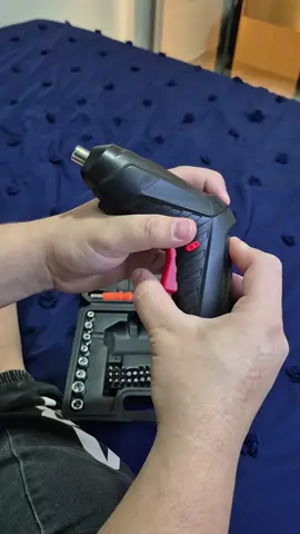 Parafusadeira e chave de fenda elétrica 