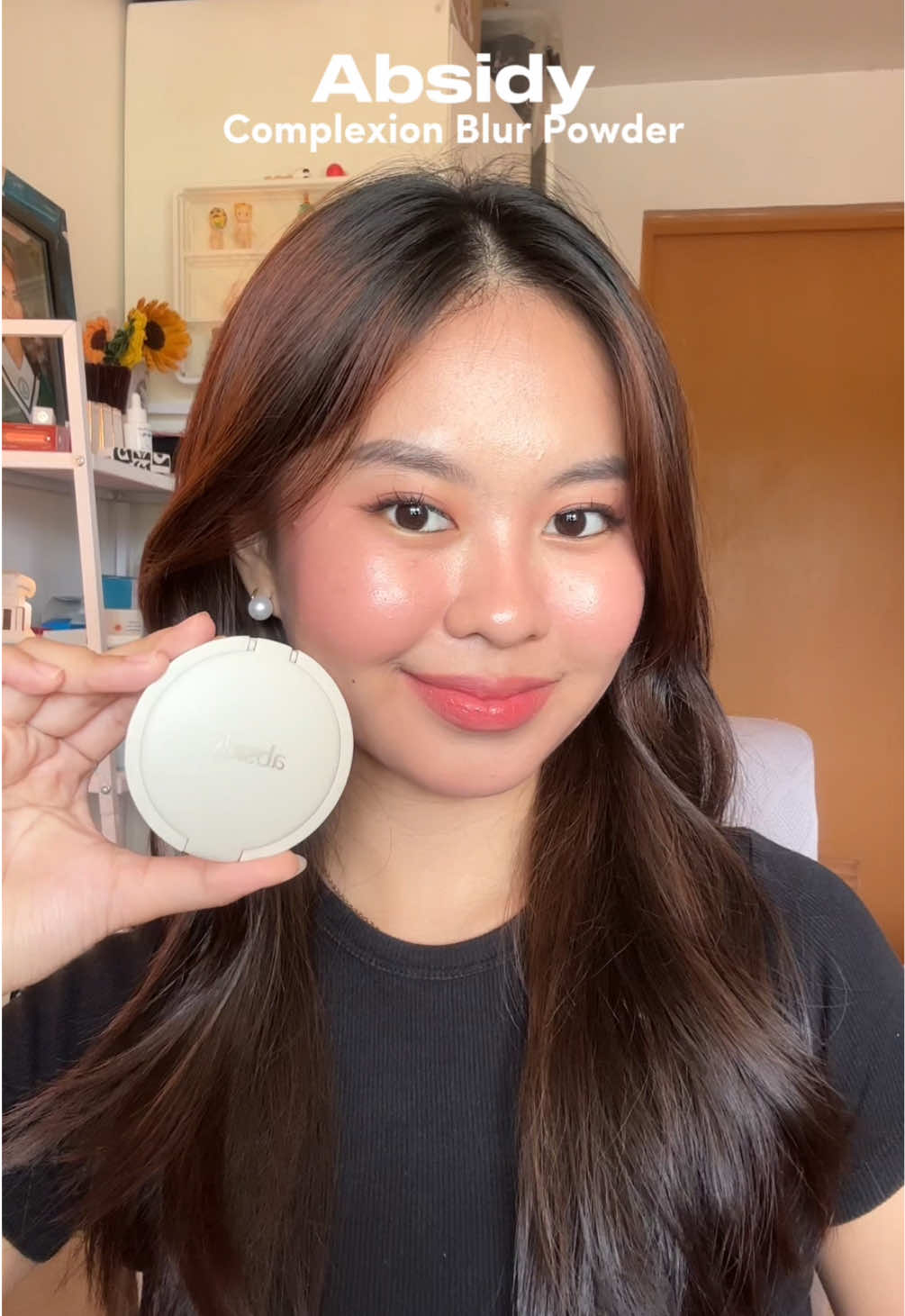IRL beauty filter with @Absidy Beauty 🫣🤍 #absidybeauty #absidybeautybase #beautywithoutbounds #makeup #BeautyTok #oilyskin 
