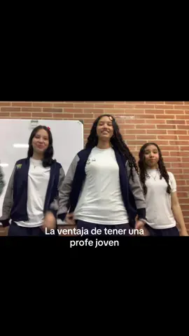 Y aguante la profe😉@vale💋 @L'oren🫧 @⍴ᥲᥙᥣᥱ𝗍𝗍ᥱ🌷 #colegio #aguante802😝😝 #802 #4 