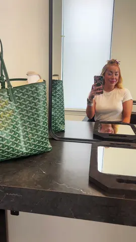 time for a touch up & chop! ✂️ @Erick always gets it peeeerrfect 🧑🏽‍🍳💋#thedailygracie 