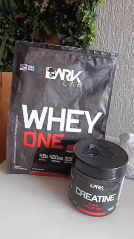 Potencialize seus treinos com o Kit Whey Protein One Refil 900g + Creatina Monohidratada Pura 150g Dark Lab. Whey para nutrir e recuperar os músculos e creatina para mais força e explosão nos exercícios. Qualidade premium, pronto para elevar seus resultados. Disponível agora na TikTokShop. #tiktokshop #wheyprotein #creatina #treino #Fitness 