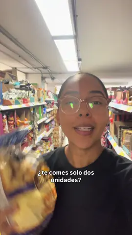 📌Ojo, no estoy diciendo que lo mejor es comer pan (como fuente de carbohidrato). Pero si podemos elegir entre lo que podemos lo mejor (siempre podremos elegir mejor que esto también).  🛒Aquí encontramos 3 panes de la misma marca, con valores calóricos y de macros diferente (principalmente grasa saturada). 🍞 No todo el pan es igual. Aunque ninguno es “perfecto”, si vas a elegir, hazlo de la mejor forma posible. 📊 Informarse y leer etiquetas es la clave para elegir con consciencia, no por impulso. Recomendación: lo mejor con este tipo de alimentos es que su consumo no sea muy frecuente, hay alimentos con muchísima mejor calidad nutricional. Pero eso sí, si es tu caso siempre puedes elegir mejor mercando en el mismo lugar 🫶🏽 #nutricion #alimentacionsaludable #pan #etiquetasnutricionales #calorias #grasa #nutriciondeportiva       