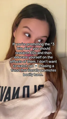 Restricting your eating to that degree is just insane. There’s teen girls on this app that will take that like the word of god and hurt themselves. I don’t understand how you guys don’t see that? Take 3 bites then THROW IT AWAY? Why not save your food in the refrigerator if you cannot finish it? Why not eat healthy and exercise if you feel you need to lose weight? Why are we promoting this? #fyp #3biterule #bodypositivity #healthylifestyle 