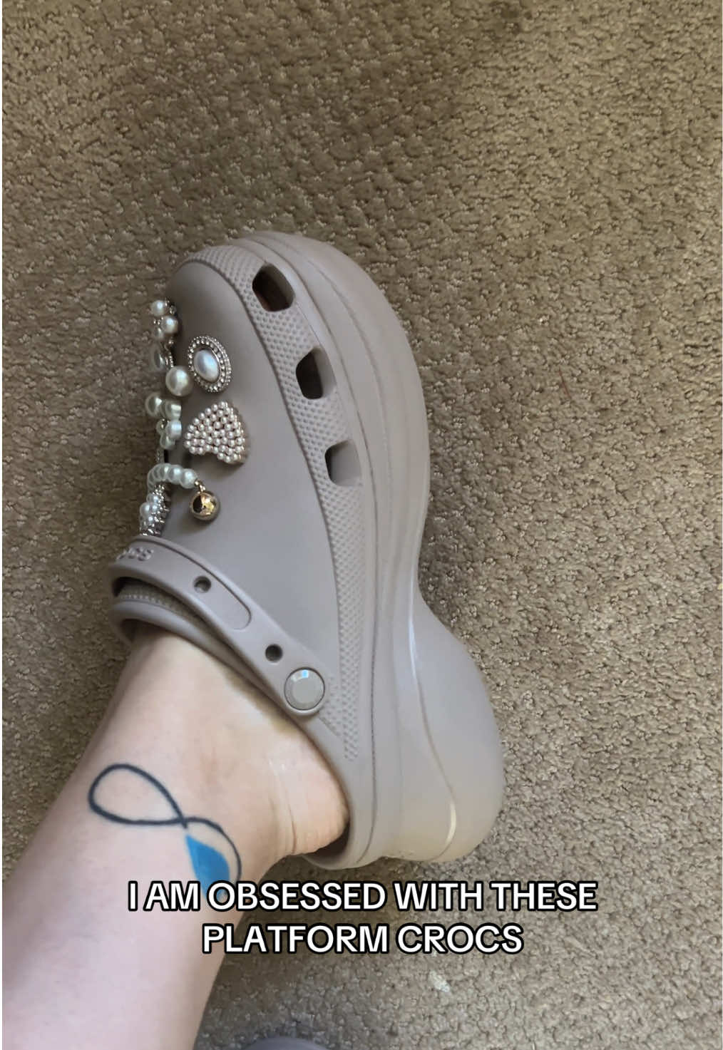 I freaking love crocs #crocs #platforms #baeclogs #tiktokshop #fyp 