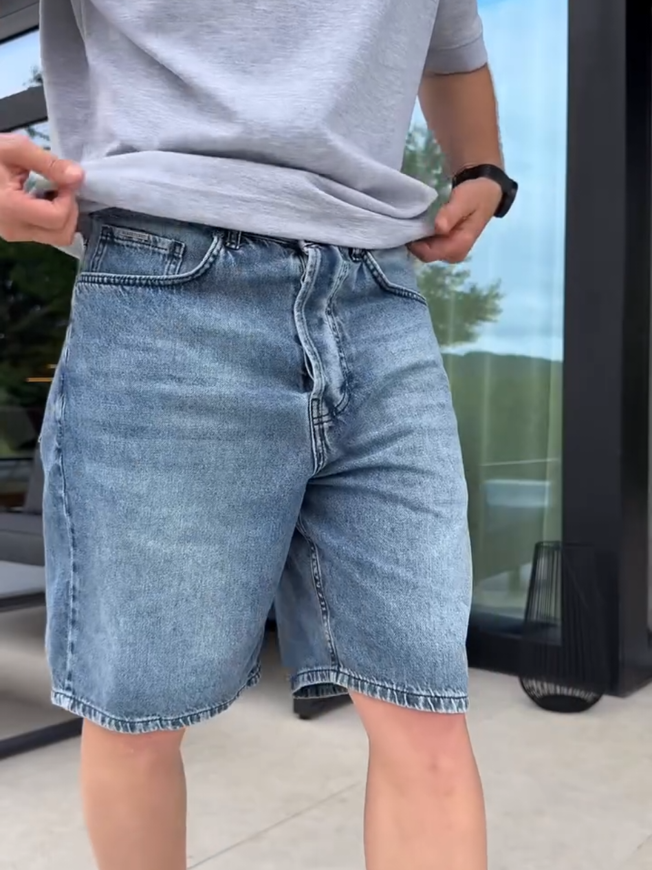 Simple yet nice looking shorts for men. Try out this baggy maong shorts for men!  #dripcheckk #baggymaongshorts #baggydenimshorts #denimshorts #shortsformen #foryou #fyp 