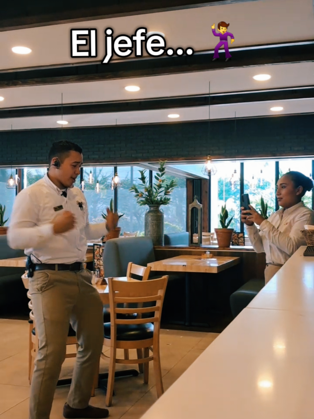 Necesito hablar con tu jefe, ¿Donde está? 🤯 el jefe grabando tiktok 🕺🤣🤣💯 #HUMOR  #paratiiiiiiiiiiiiiiiiiiiiiiiiiiiiiii #restaurantes #restaurantesarita #restaurantesaritazacapa #flypシ #fouryou #guatemala #🇬🇹 @Guil 💛 @Yeraldin Cordón ☺️☘️💞 