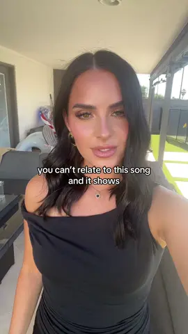 you’re not afraid or hypervivalent around alcohol it’s all fun and games for you 🥲 a feeling I will never know #WeDoRecover #foryoupage #fyp #jessiemurph #trending #trend #relatable #healing #therapytiktok #viral 