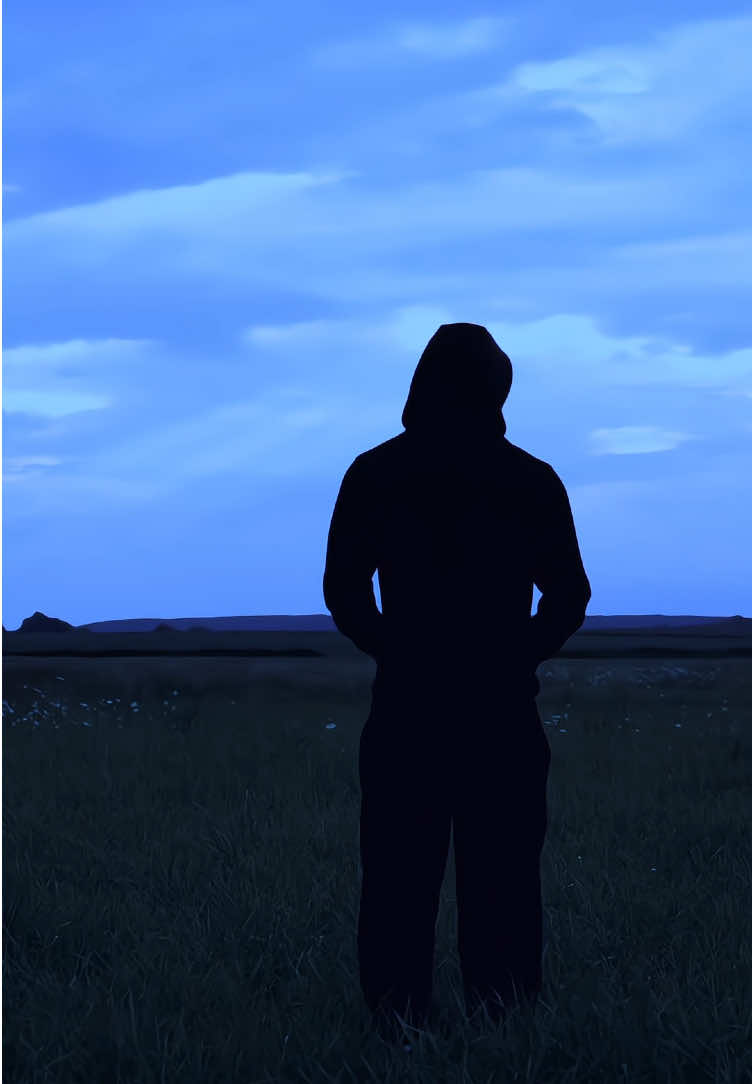 Clear mind : small circle : private life : peaceful life .🌚—————- . . . . . . #disciplina #darkaesthetics🖤 #workout_gym #peaceful #alone 