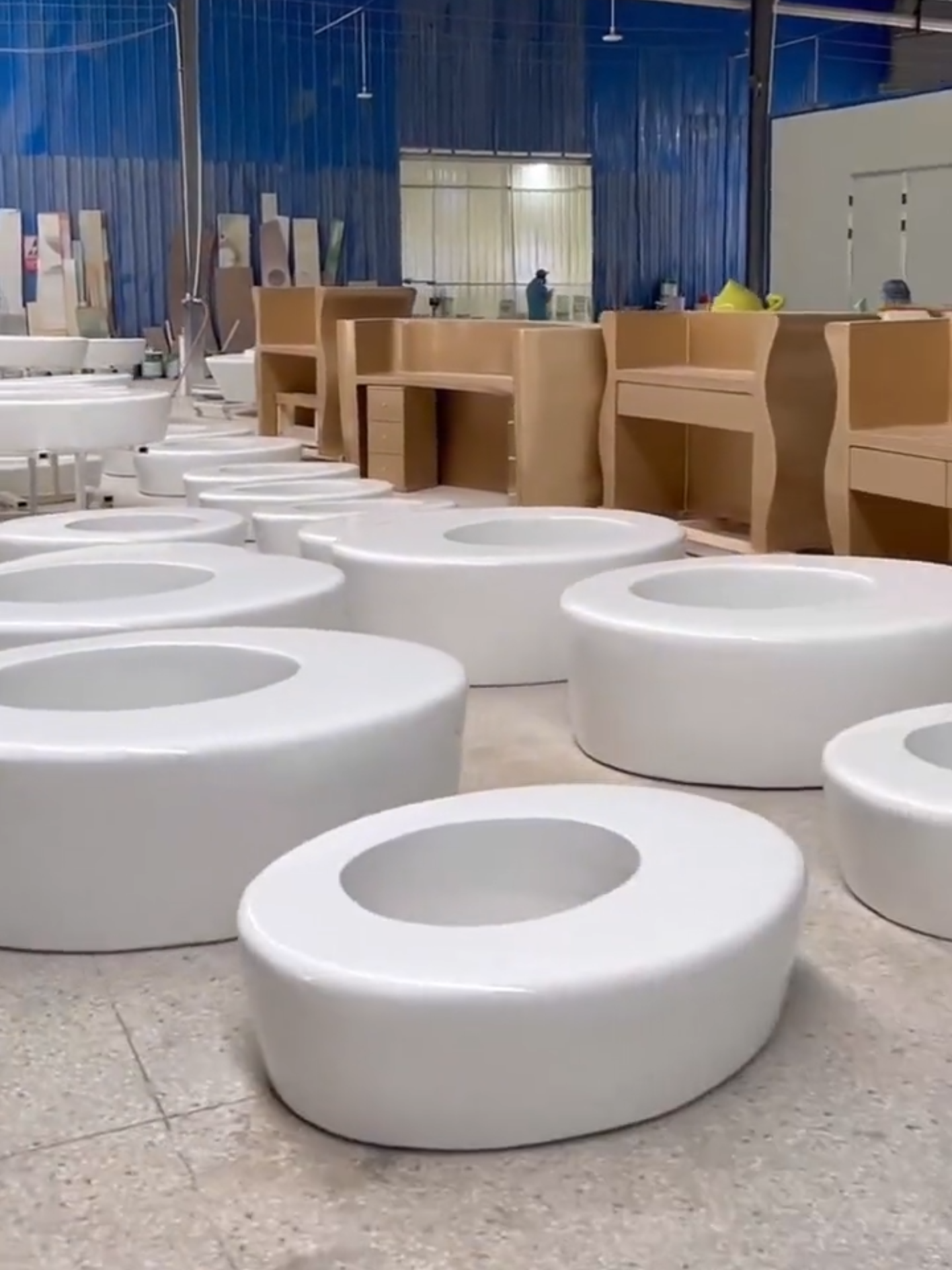 Round planter for park made of fiberglass and polyester resin Bồn cây tròn cho công viên làm từ sợi thủy tinh và nhựa polyester #fiberglassfactory #vietnamfactory #sculpturefactory #composite #fiberglass #furniture #polyester #factorytour #compositesaigon #vietnam #sanxuat #giacong #xuong #factory #interior #xuongcomposite #frp #3d #mohinhcomposite #ghe #pot #pottery #3dprinting #flowers