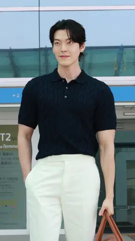 Broad shoulders and that visual… a physical genius💪✨ #Kimwoobin #dispatch #dipe
