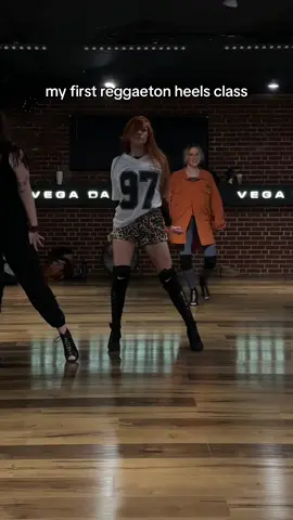 i NEED another one these classes 😤#reggaeton #reggaetonheels #vegadancelab #danielgiron #heelsdance #heelsclass #reggaetonchoreo 