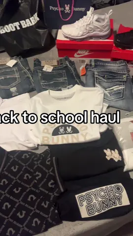 #olebrandselect #outfit #school #alucines #rockrevival #truereligionjeans #vapormax #fyp #backtoschool #belico #trueluckjeans #alucines📿🧿🙈 