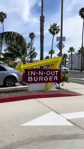 📍#innoutburger #losangeles #yummyfood #viral #fypシ゚viral #contentcreator #trending #tiktokviral #FYP #california 
