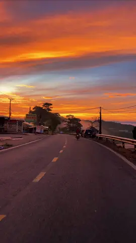 Có tiền thì sang, không tiền thì lang thang một mình. #dalat #clip #chill #reviewdalat #fyp #daoduyquang 