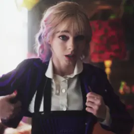 Se pone bella #enidsinclair #emmamyers 