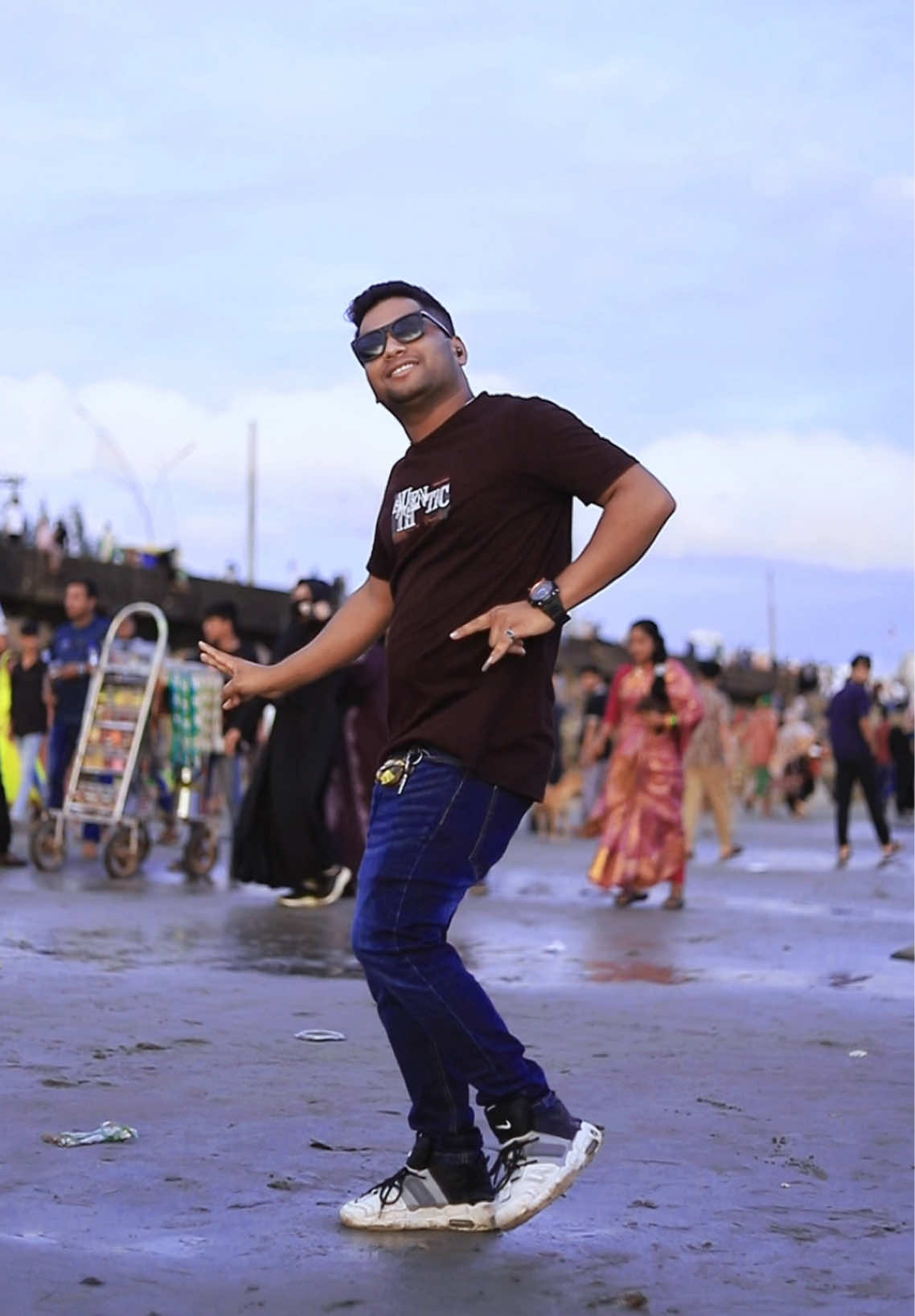 >>চোখেতে চশমা হাতে কাচেরো চুরি..//#mdkawsardance #foryou #dance #trending #foryoupage 