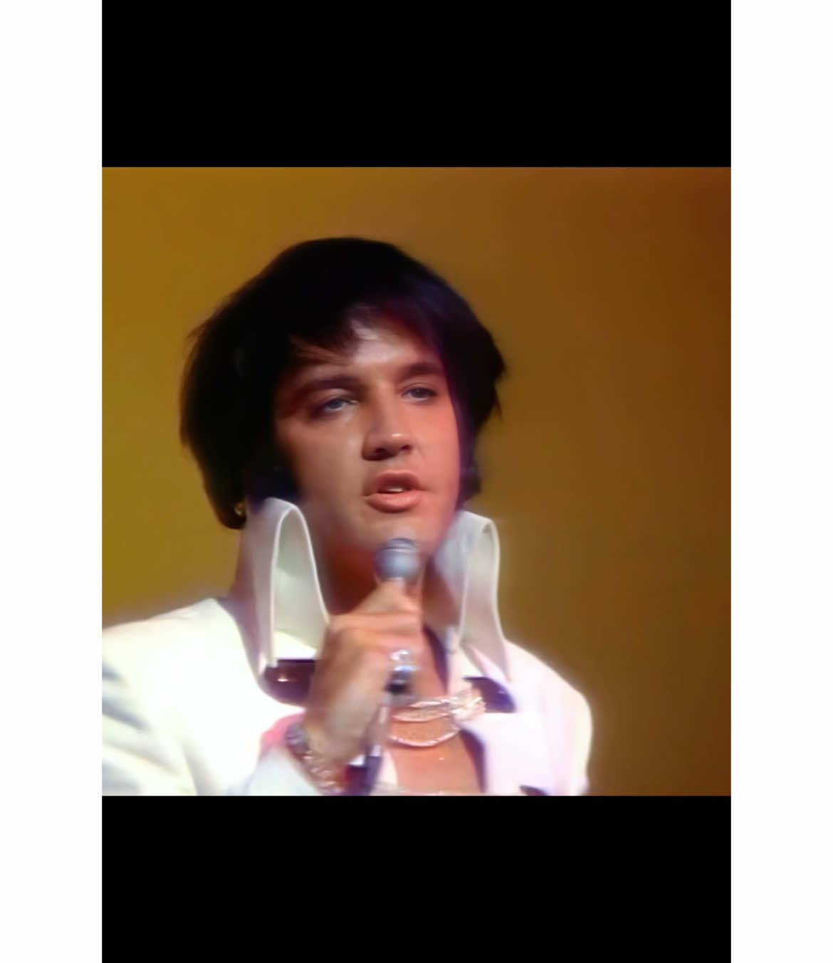 There Goes My Everything (4k) #elvis #elvispresley #kingofrockandroll #singer #sing #foryoupagе #foryouu #theregoesmyeverything 