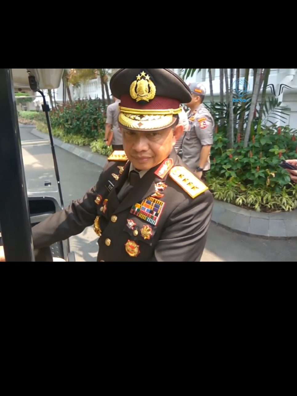 Membalas @elsye581 #titokarnavian #bukumerah  #kapolri #kapolda #novelbaswedan #kpk 