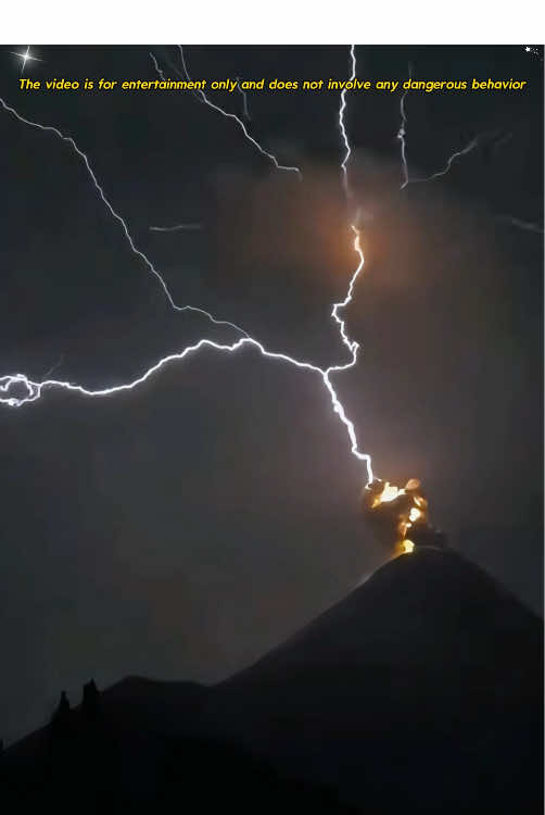 Extreme weather 😱😨#extreme #weather #foryou #fyp #tiktok #terrifying #lightning #rainstorm #winds #usa🇺🇸 