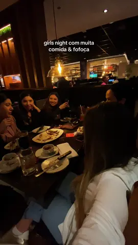 todas concentradas na fofoca premium da noite 🎀💗💓💞💕💖💘💝✨💫 #fyp #foryourpageofficiall #foryourpage #foryou #foryou #amigas #girlnight #outback 