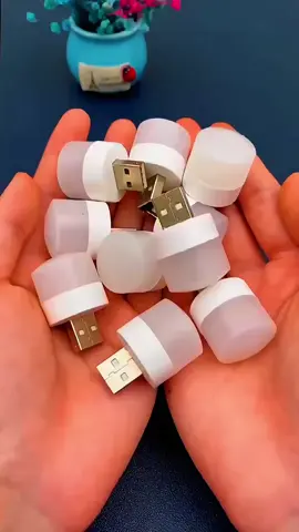 USB LED Portable Night Light For Only 4 Pesos s@《汁t #warmlight #light #ledlight  #lednightlight #miniledlight  #portableminilight #fyp #foryou #budolfinds #jolinalaurentecollado08 #mommyjhoandangela 