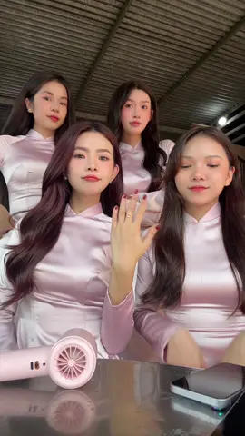 Tay trắng thì được chứ đừng trắng tay anh nhó 🫶🏻🤭 #tiktokgiaitri #tiktokxuhuong #trending #xuhuong #funny #fyp #bungquacuoi #phudau