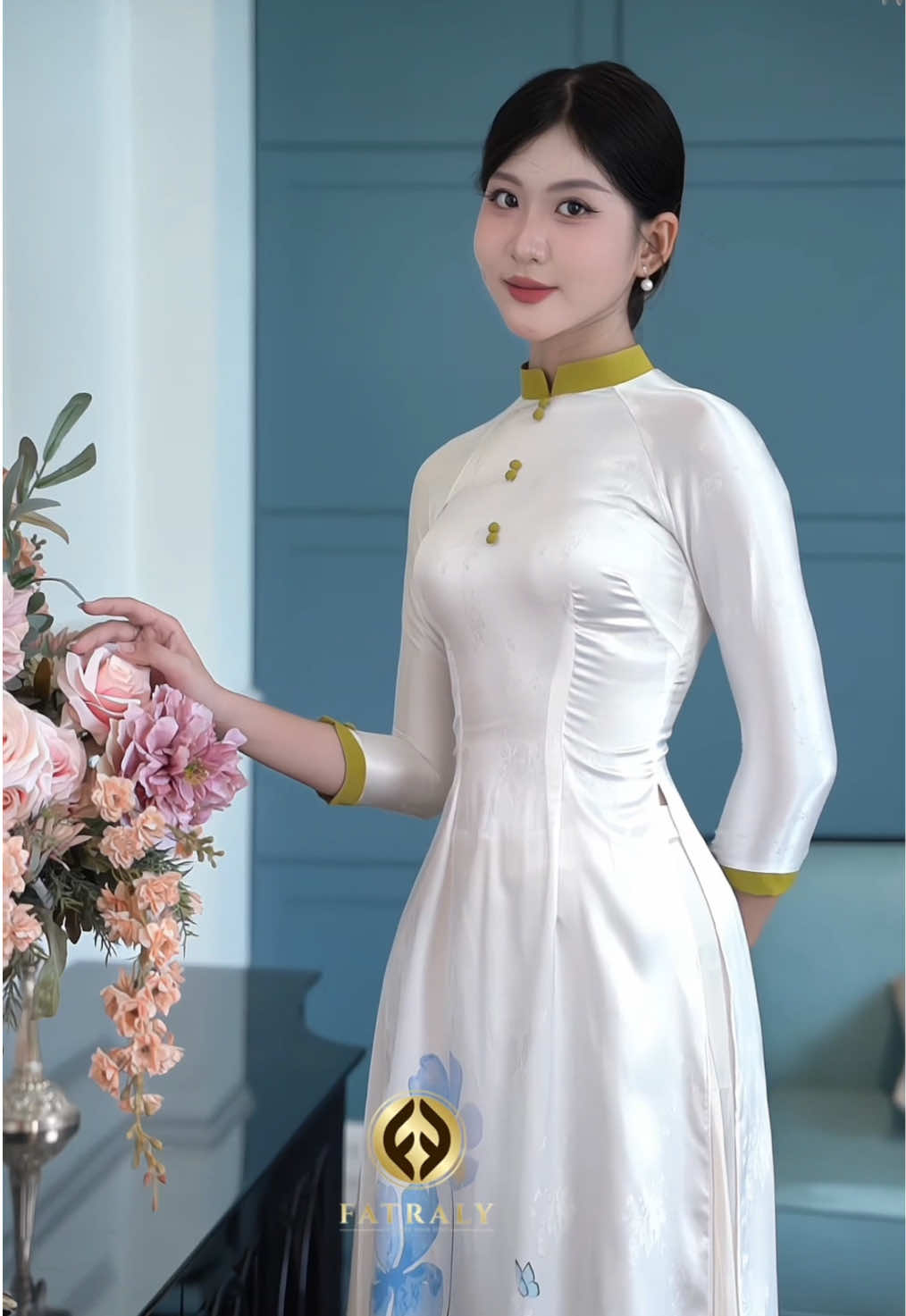 Mẫu áo dài mê hoặc mọi ánh nhìn 🍀. Áo dài lụa vân gấm, hoạ tiết xanh mát mắt, thiết kế chuyên biệt, không đại trà ❤️ #AoDaiFatraly #Fatraly #ÁoDàiLụaGấm #AoDaiCaoCap #AoDaiTrang #Aodaigiaovien #Aodaihocsinh #Aodaidep #videoviral #Viral #xuhuongtiktok #Aodaidanang #viralvideo