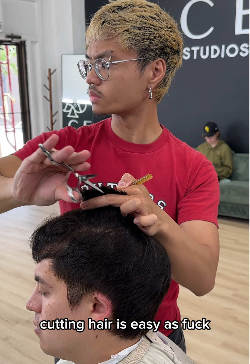 Work done by @_walkerbarber on Instagram Link in my bio to book appointments 📆 #_walkerbarber #chicagobarber #elginbarber #oakbrookbarber #waukeganbarber #addisonbarber #barber #aurorabarber #desplaines #illinoisbarber #springfieldbarber #plainfieldbarber #napervillebarber #jolietbarber #stylist #typ #elmhurstbarber #indianabarber #texture #rosemontbarber #fyp #schaumburgbarber #kankakeebarber #explorepage #beginnerbarber #scissorcut #hairstyles #longhair