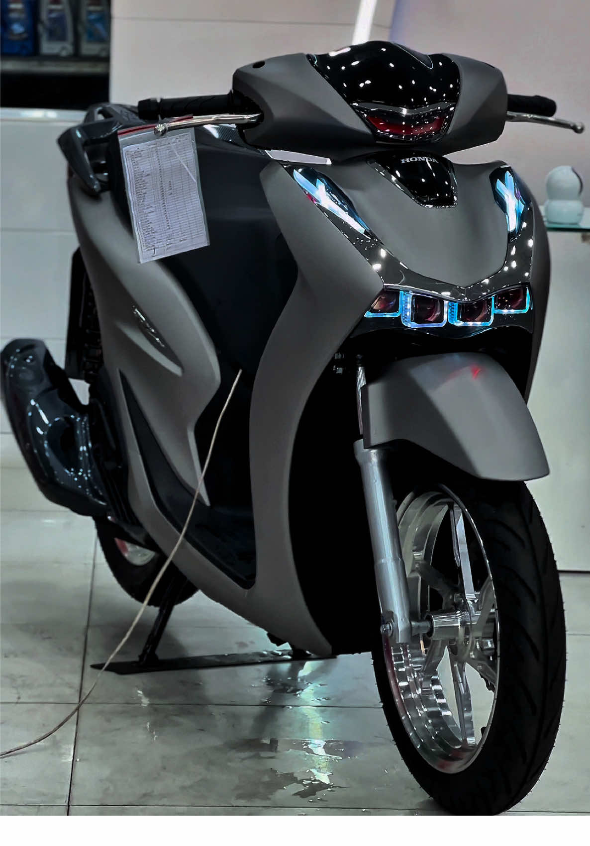 Xe máy || Honda Sh125i / SH160i Bạc Titan 2025 + Led Audi + Mắt Xoay💕New💥💥💥  _ Chỉ từ 15 chệu _Hỗ trợ trả góp chỉ cần CCCD  _Thu xe cũ đổi xe mới  _Quà tặng hấp dẫn lên đến 2chệu🎁 _Hoa hồng cho người giới thiệu 500 đến 1chệu 🧧  💥 ĐẶT BIỆT: liên hệ trước 𝐆𝐚̣̆𝐩 𝐍𝐆𝐎̣𝐂 𝐀́𝐍𝐇 hỗ trợ xăng xe  500_1 chệu  📱Zl/call : O𝟗𝟔.𝟒𝟐𝟒.𝟕O𝟕𝟖    (𝐆𝐚̣̆𝐩 𝐍𝐆𝐎̣𝐂  𝐀́𝐍𝐇 ) Quận 12-HCM  ( Làm hồ sơ giấy tờ trực tiếp tại cửa hàng) #sh160 #sh160i #SH #SH160 #SH160i #sh2025