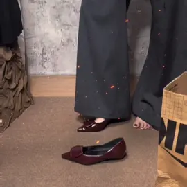 Màu đỏ rzuou này mê quá, mềm êm k lo mỏi chân #giaydepxinh #giaydepquangchau #giaybet #xuhuong 