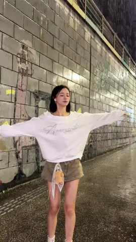 被雨淋了怎么办 那就passion一下！ #不是痛包是痛绳啊 #玩个很新的东西 #万物皆可挂 #百大红人琥珀流光系上新啦 #抖in红人上新 #我要上推荐 #跳舞 #简单易学舞蹈 #热门音乐 #loopk87 