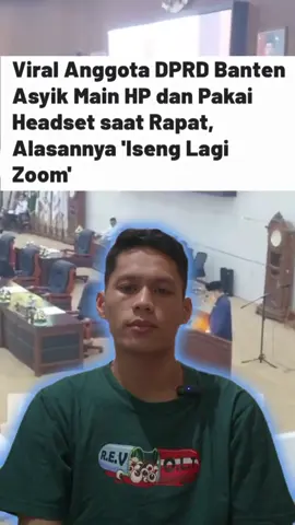 Anggota DPRD Banten sibuk main hp saat rapat