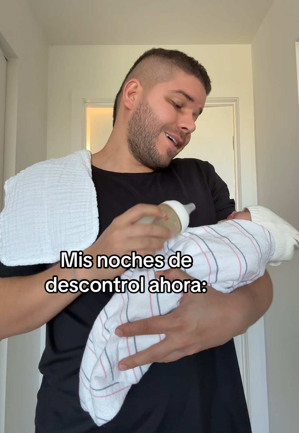 Ahora el que descontrola mis noches es mi bebé ❤️😂