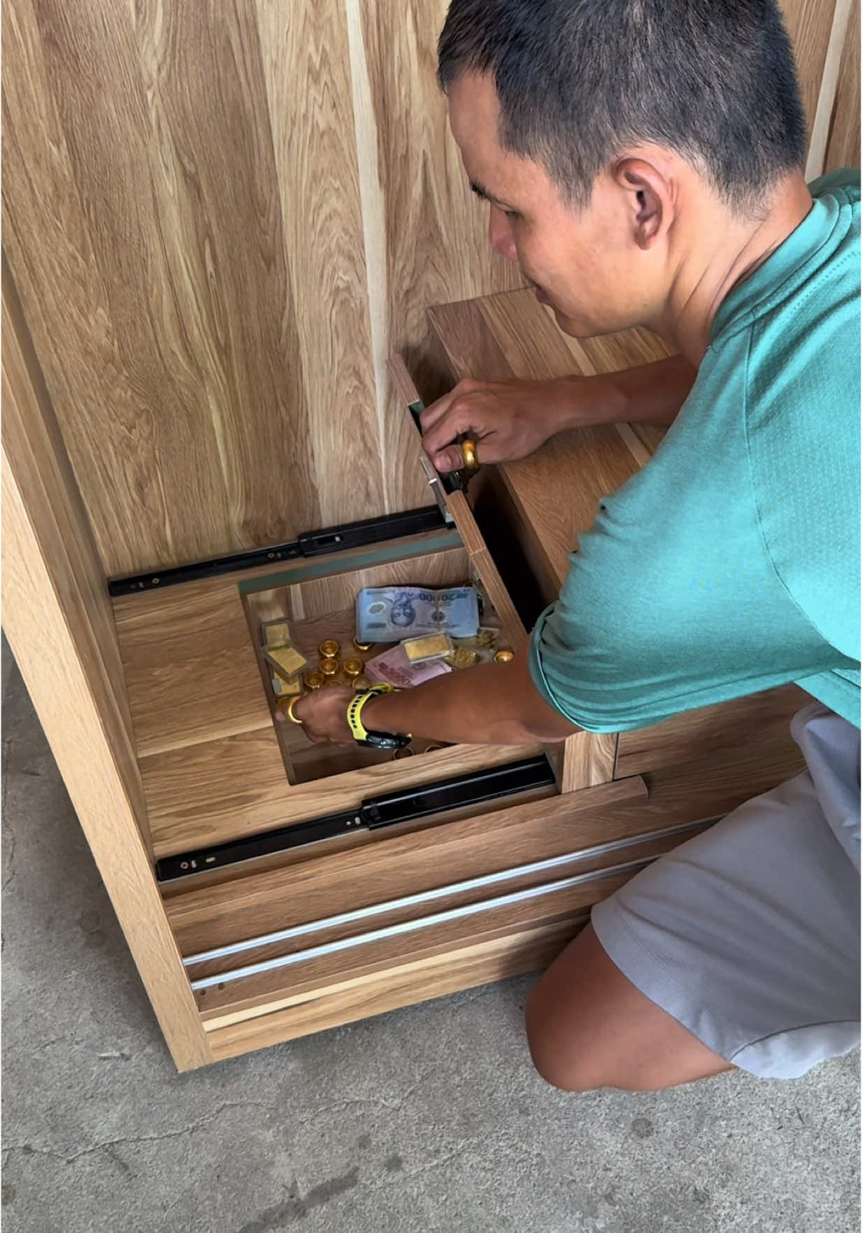 Thiết kế tủ áo giấu tiền cho khách #tuquanao #tuao #tuaodep #video #furniture #DIY #money #wood #trending #dogohonai #viralvideo #viraltiktok 