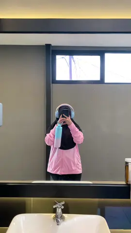 Yang mau olahraga tapi penampilannya mau tetap lucu mari kumpul 🙋🏻‍♀️ #bajuolahraga #bajuolahragawanita #bajuolahragamuslimah #jaket #jaketolahraga #jaketolahragawanita 