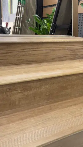 Gạch cầu thang vân gỗ có thực sự bền??? #GạchCầuThangGiảGỗ #ThếGiớiGạchAnGia #GạchGiảGỗ 