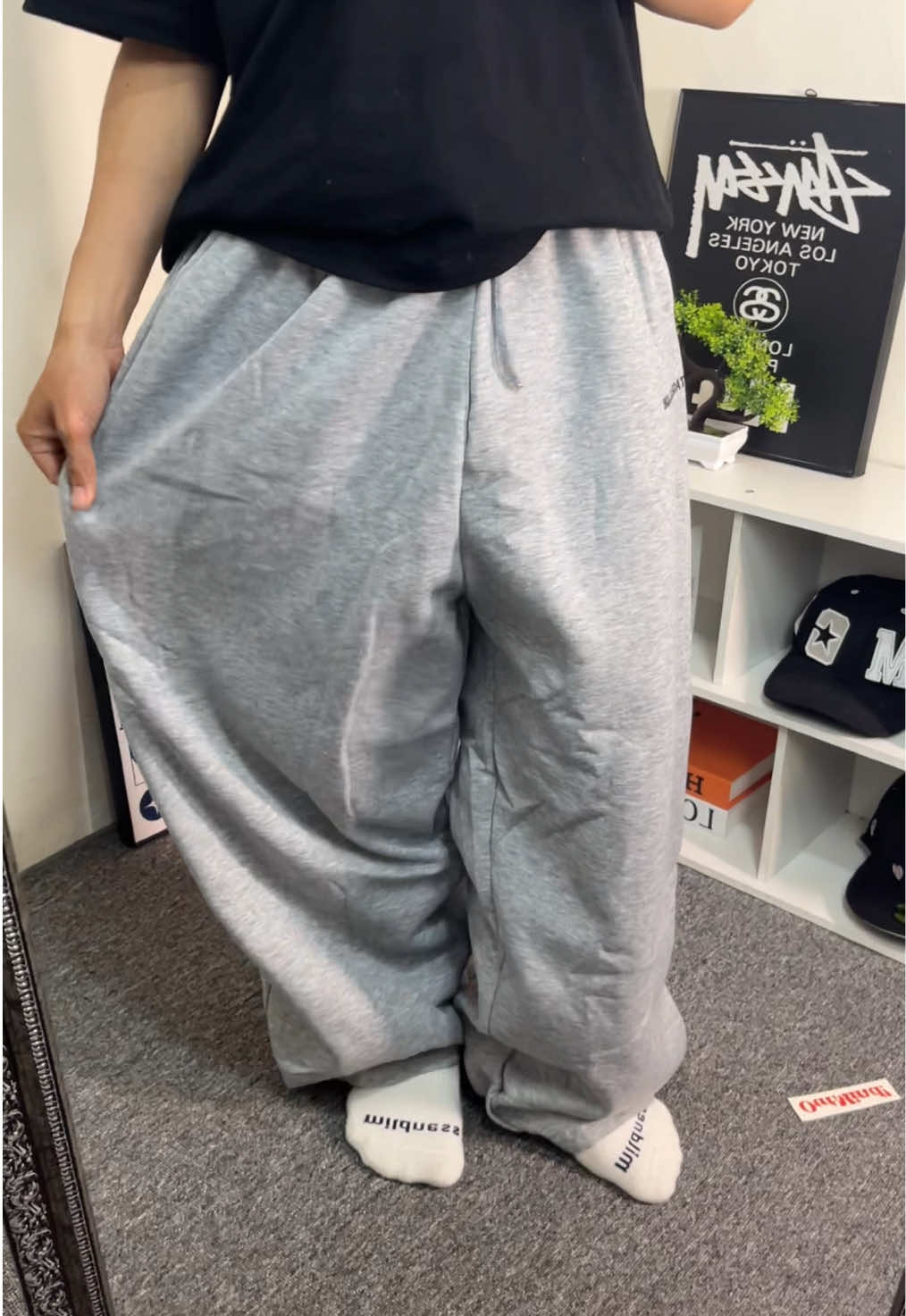 sweatpants baggy by @VintageClub.id #rekomendasioutfit #sweatpantsbaggy #sweatpants #fyp #foryoupage 