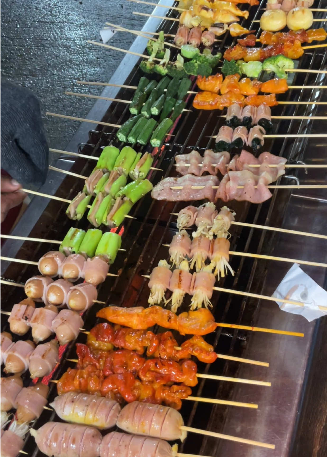 ☔️ถึงฝนจะตกหนักแค่ไหน ก็ไม่ท้อไม่ถอย😊 🔥ฝากร้านเราไว้ในอ้อมใจทุกท่านด้วยนะคะ🥰 มีนบุรี~หนองจอก❣️ลูกค้าสะดวกจุดไหนแวะได้เลยค่ะ 🥰🎉 📌สาขา1 เคหะหนองจอก คู้ซ้าย(หน้าร้านทองกิมเฮงหลี) 📌สาขา2 ราชอุทิศ21/4 มีนบุรี(ก่อนถึงรร.ทรายกองดิน) สนใจติดต่อ 088-916-1955 คุณดามี่😊 #food #streetfood #เปิดการมองเห็น #ของดีบอกต่อ #creatorsearchinsights #Barbelaบาร์บีคิวหม่าล่า_รสเด็ด 