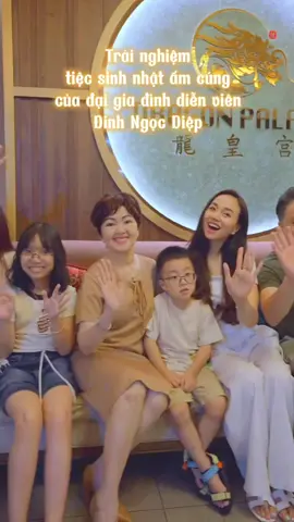 ✨ Tạm gác lại công việc, cùng gia đình tận hưởng bữa ăn chuẩn vị Trung Hoa tại Dragon Palace – điểm hẹn lý tưởng cho ngày cuối tuần! 🍜 Không gian sang trọng, hương vị tinh tế – nơi ẩm thực Trung Hoa tỏa sáng! #Dragonpalacequan1 #Saigonbynight #amthuctrunghoa #chinafood #Dragonpalace