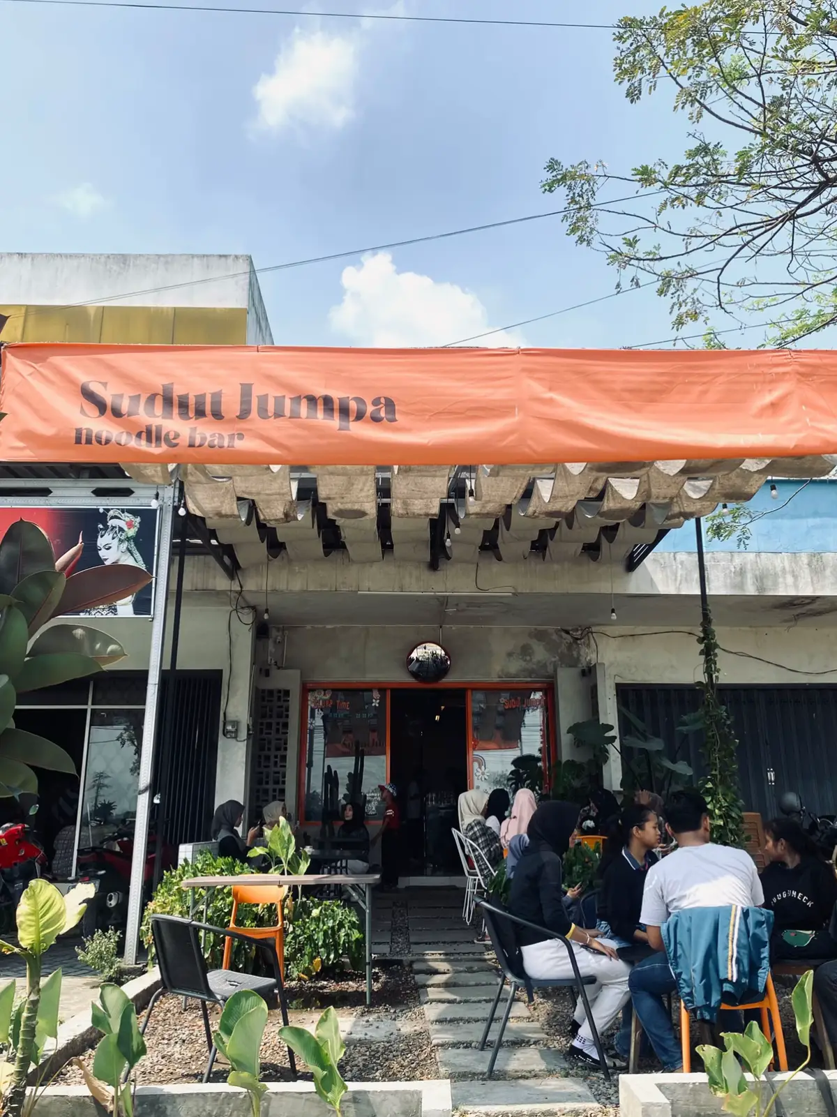 tempat makan yang sangat sangat rekomended😣😍🫶🏻 📍 Jl. Ngoro-Jombang No.3, Area Sawah/Kebun, Puton, Kec. Diwek, Kabupaten Jombang #jombangkuliner #jombangkulinerhits #jombangviral #jombang #kulinerjombang #fyp #trending 