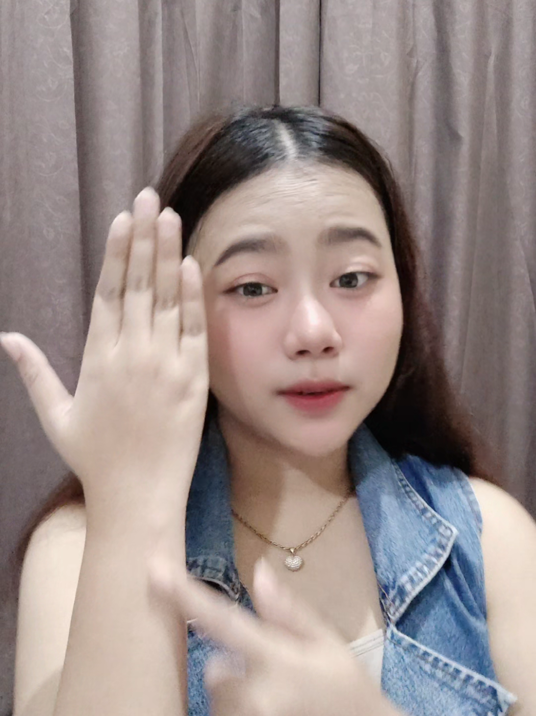 kulit kusam tone up in ajh pake precious skin alpha arbutin collagen dd cream ajhhh tone up super naturall ga lebayy #alphaarbutin #precious #toneup #kulitsehat #mencerahkan #fyp #wajibfyp 