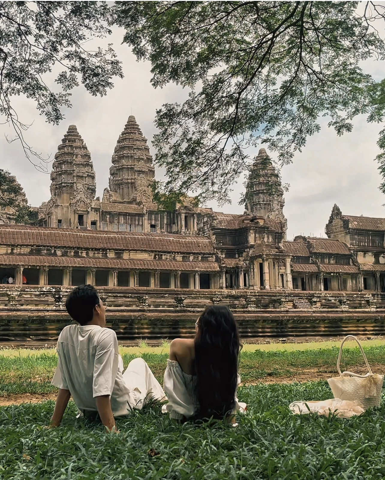 I love the way you treat me💞 #angkor_wat_of_cambodia_🇰🇭♥ #siemreap #cambodia #fyppppppppppppppppppppppp 