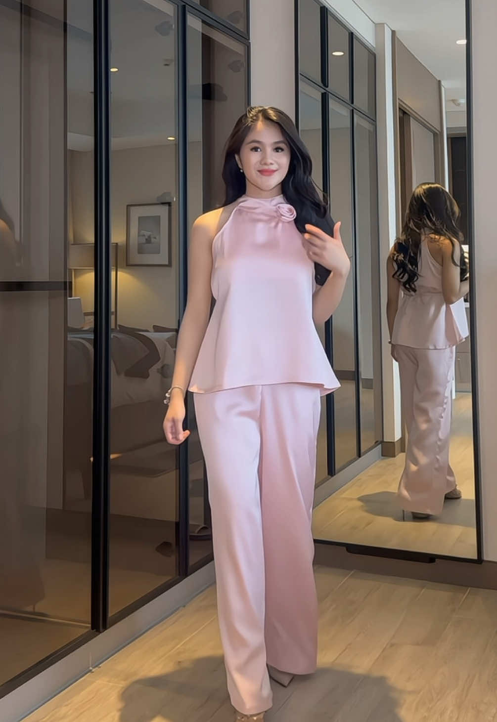 Chic & silky in rose satin✨🌹 #satinoutfit #onesetsatin #bajusatin #outfitideas #putfitstyling 